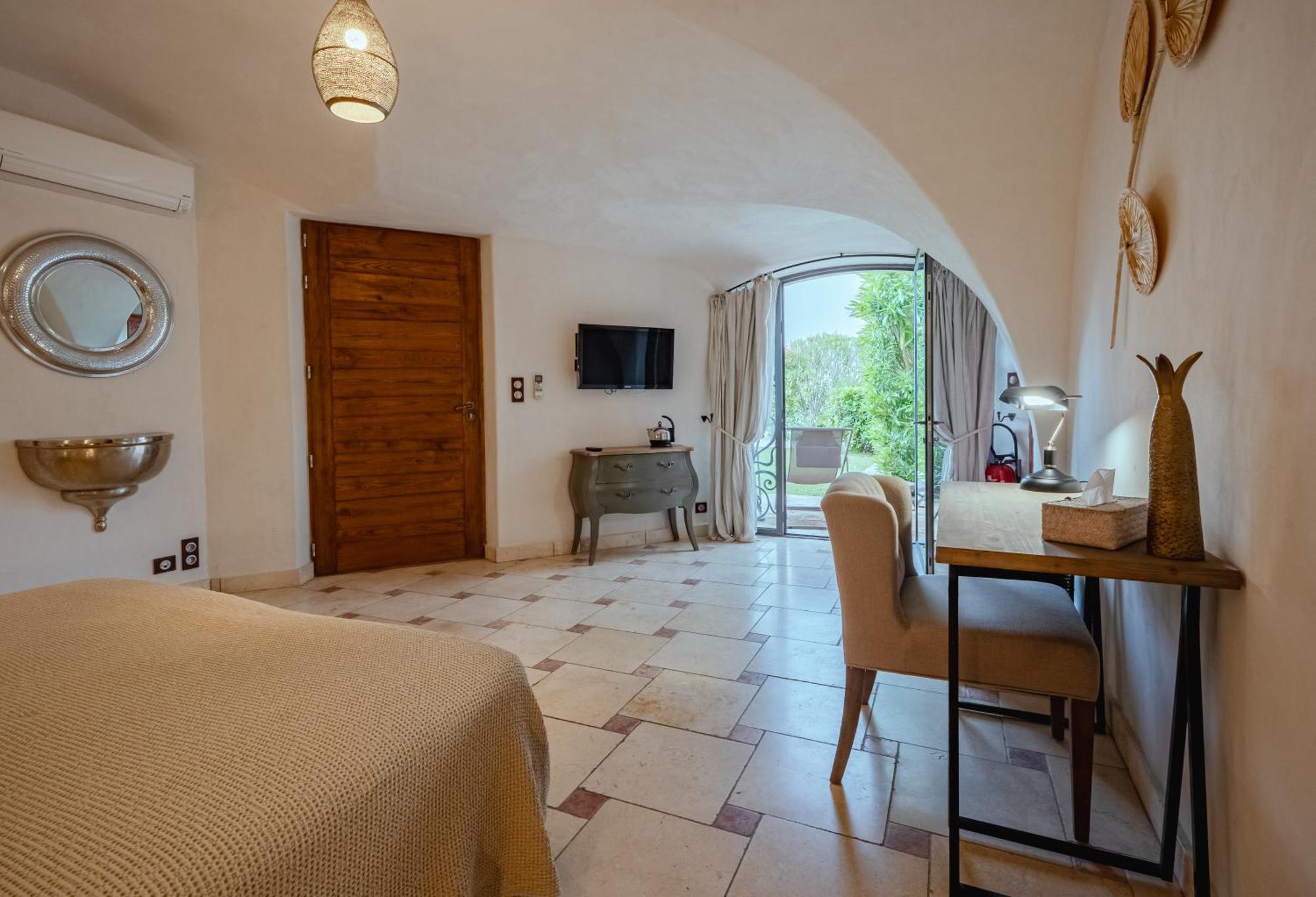 La Belle Vie Hotel Saint-Hilaire-dʼOzilhan Eksteriør billede