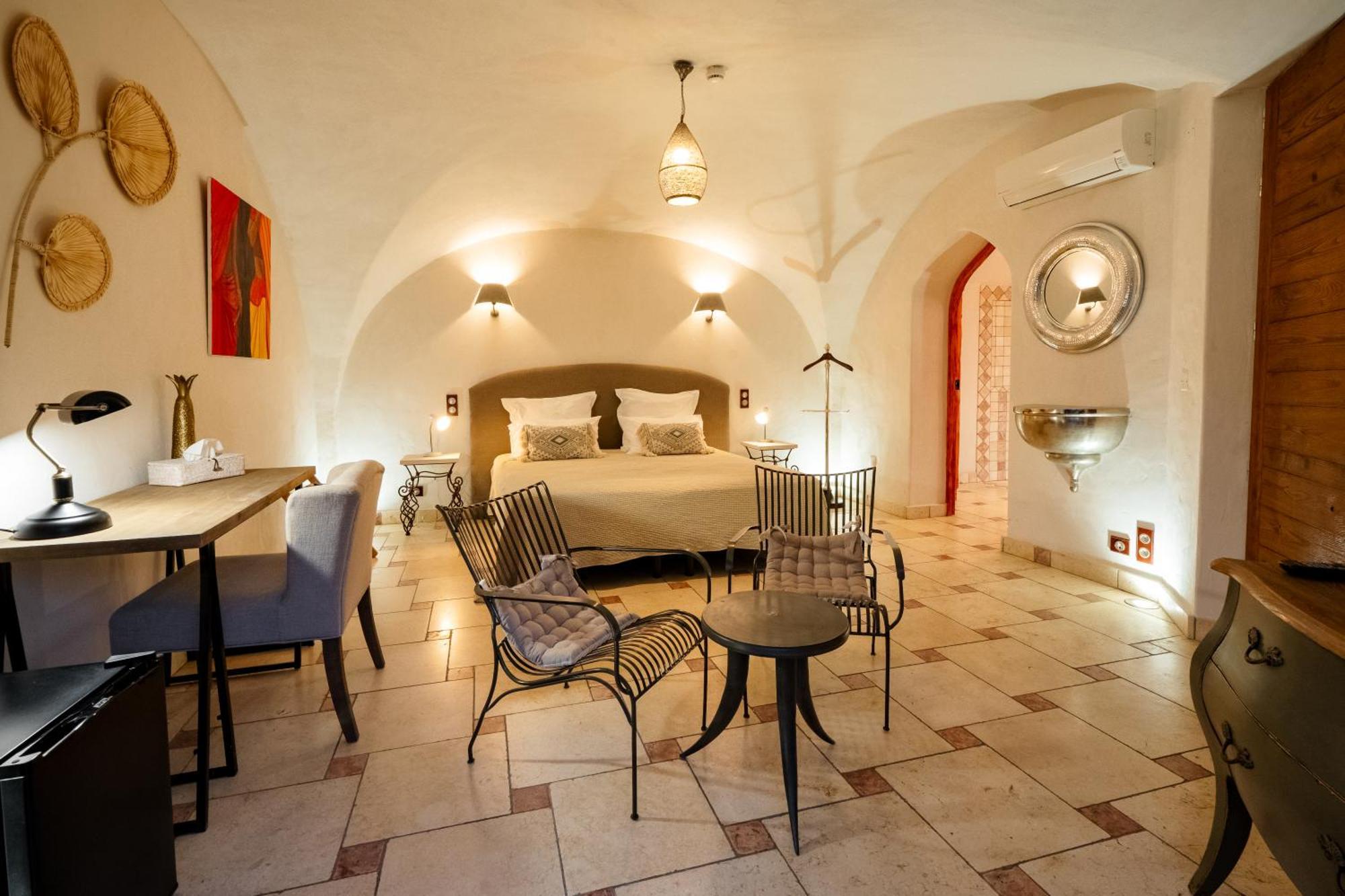 La Belle Vie Hotel Saint-Hilaire-dʼOzilhan Eksteriør billede