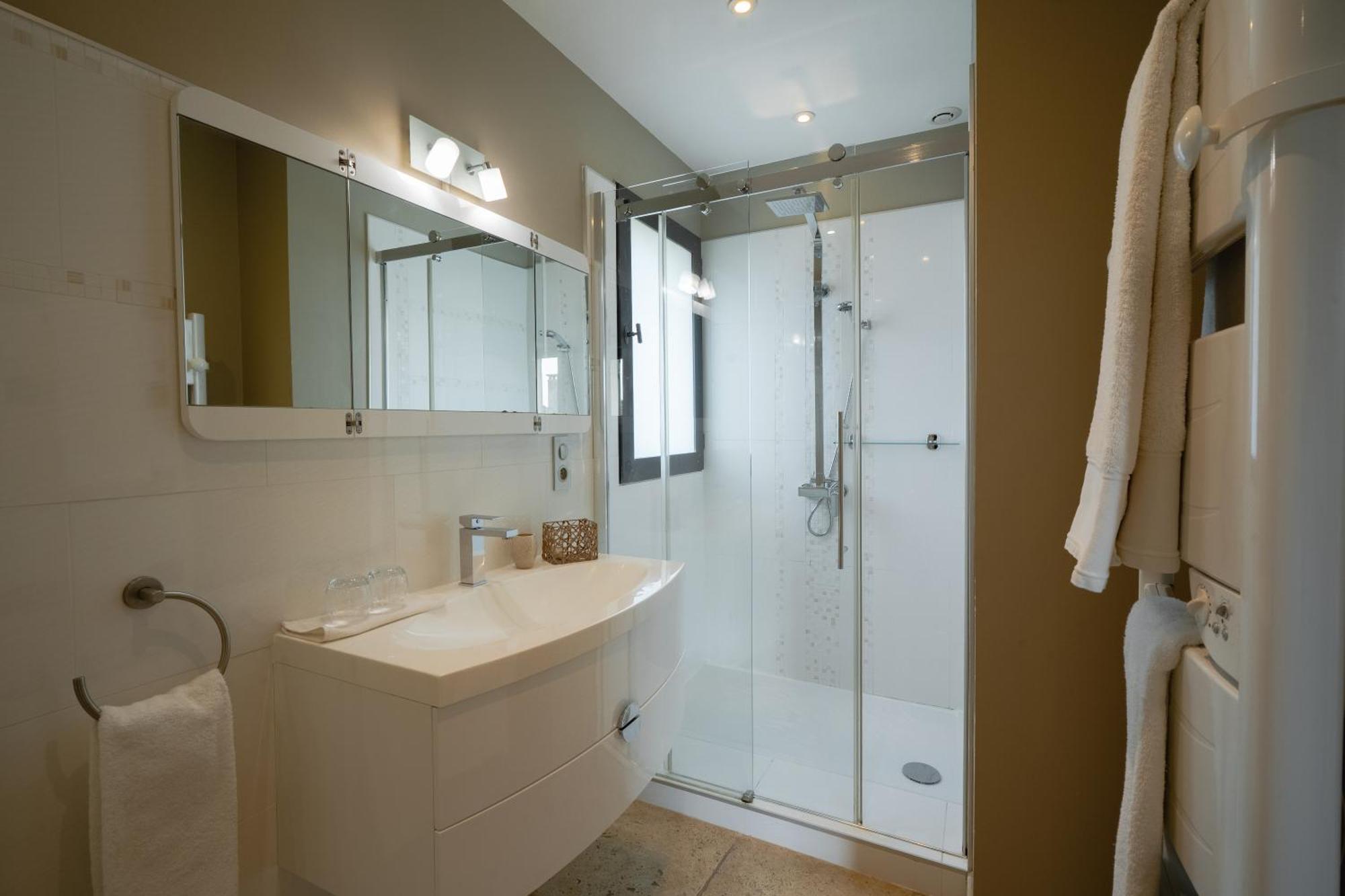 La Belle Vie Hotel Saint-Hilaire-dʼOzilhan Eksteriør billede